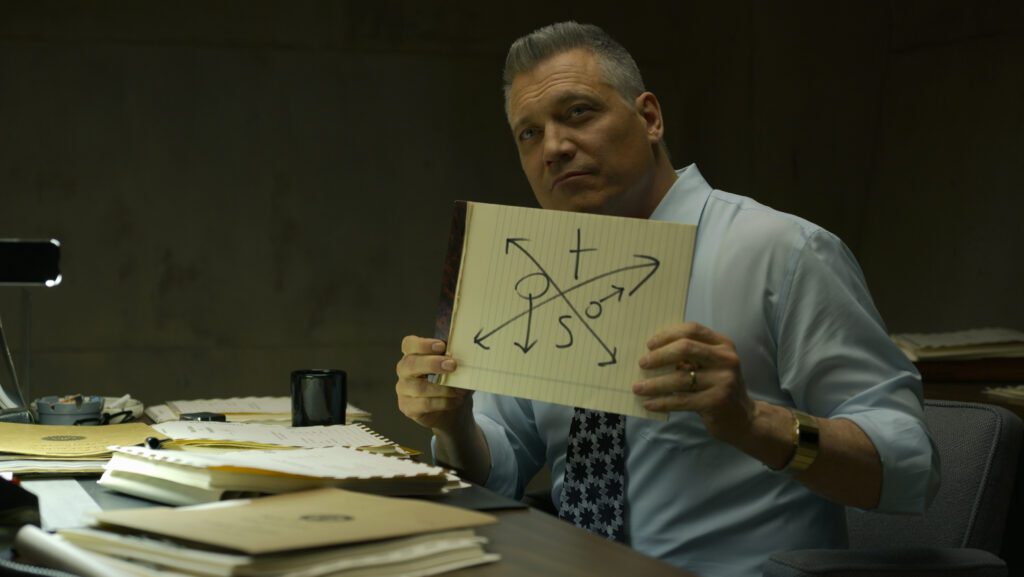 تحلیل روانشناختی سریال شکارچی ذهن (Mindhunter) Holt McCallany in Mindhunter (2017)