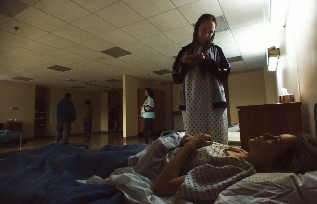 تحلیل روانشناختی فیلم جنون (Unsane) Juno Temple and Claire Foy in Unsane (2018)