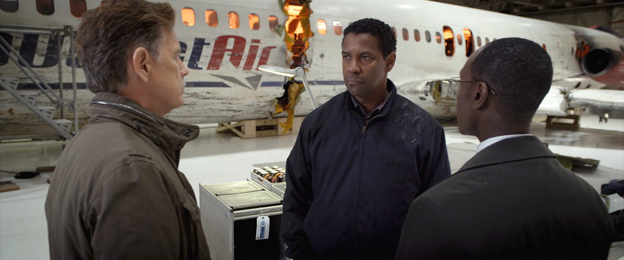 تحلیل روانشناختی فیلم پرواز (Flight) Denzel Washington, Don Cheadle, and Bruce Greenwood in Flight (2012)