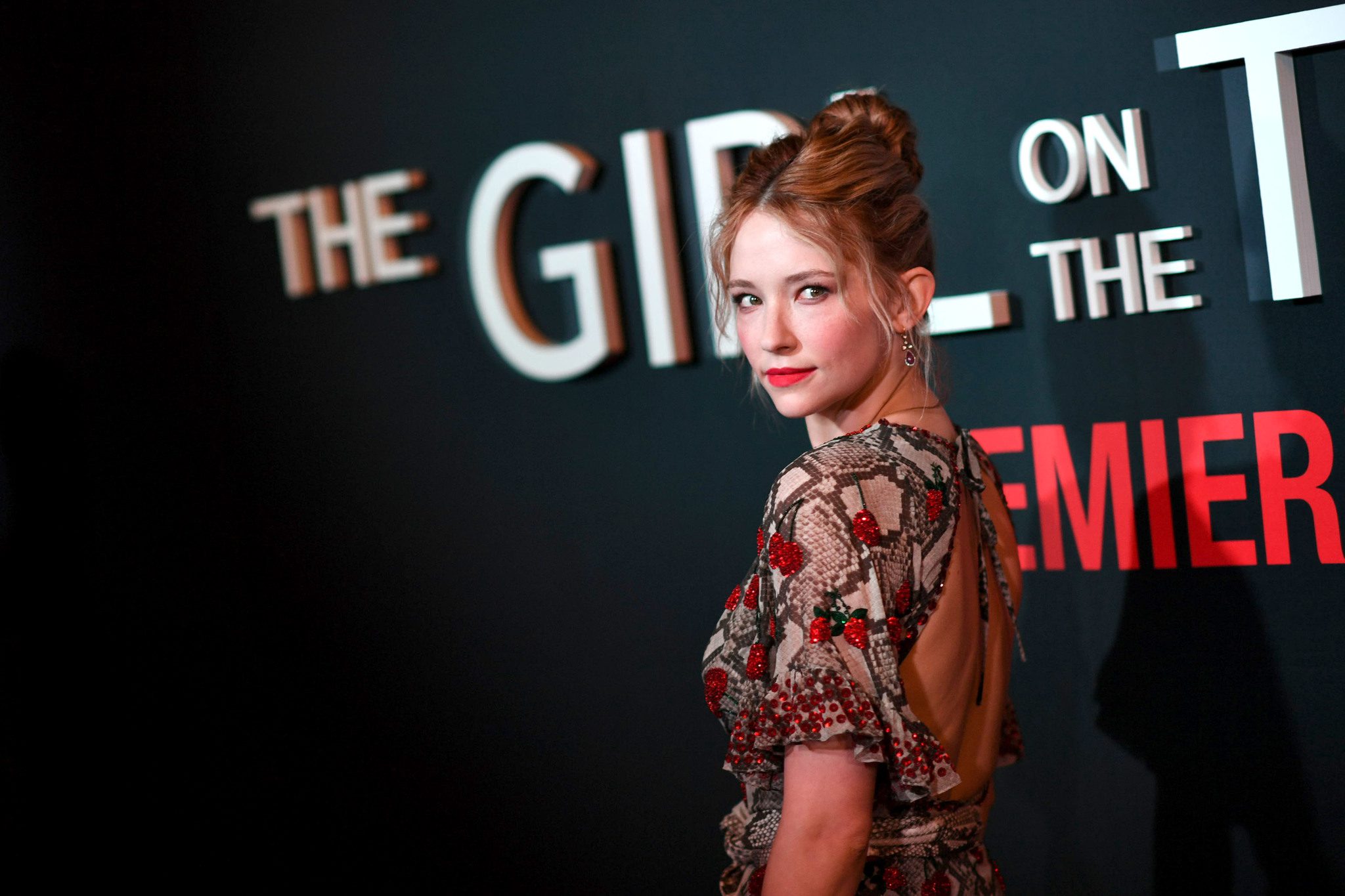 تحلیل روانشناختی فیلم دختر در قطار (The Girl on the Train) Haley Bennett at an event for The Girl on the Train (2016)