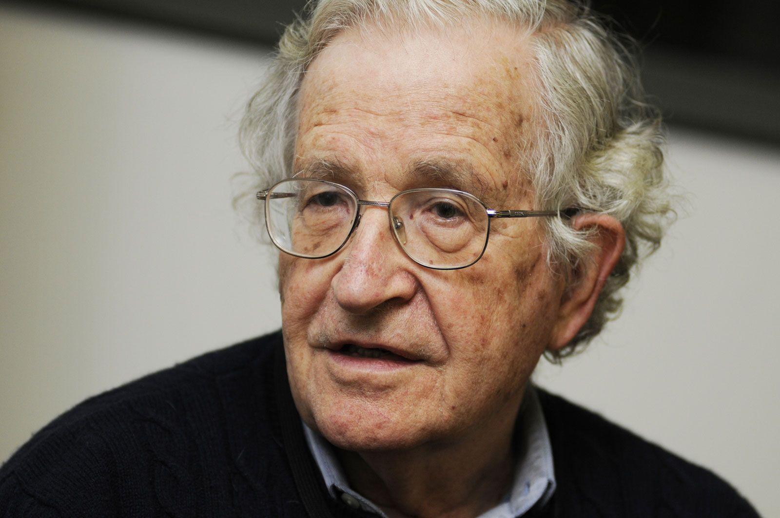 زندگی و میراث نوآم چامسکی (Noam Chomsky): چگونه زندگی شخصی او دیدگاهش را شکل داد؟ Noam Chomsky