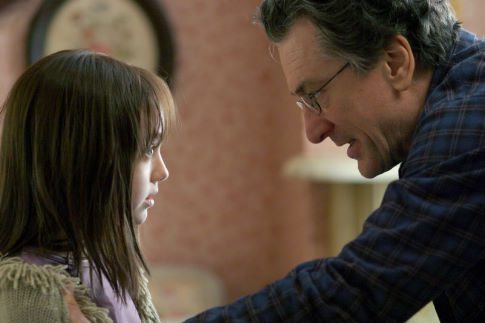 Robert De Niro and Dakota Fanning in Hide and Seek (2005)