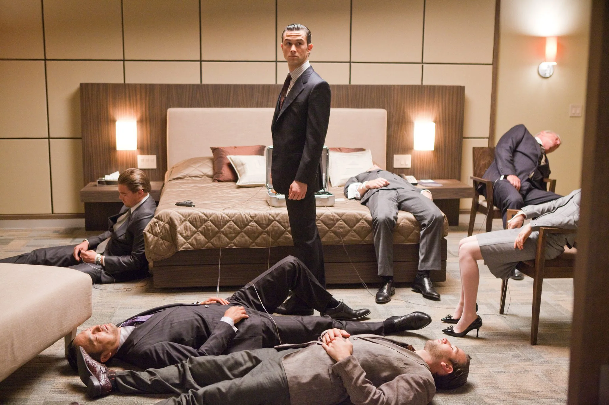 Leonardo DiCaprio, Tom Berenger, Joseph Gordon-Levitt, Tom Hardy, Cillian Murphy, Elliot Page, and Ken Watanabe in Inception (2010)