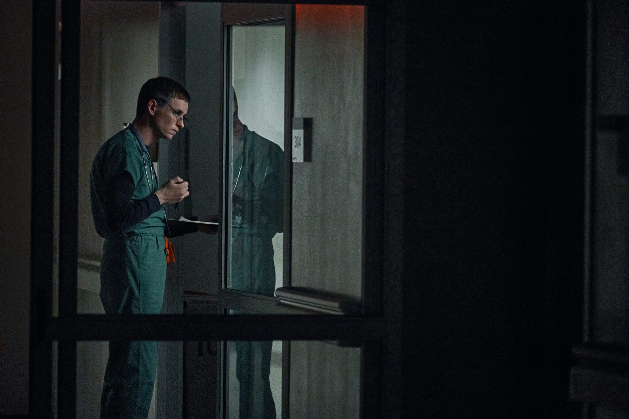Eddie Redmayne in The Good Nurse (2022)